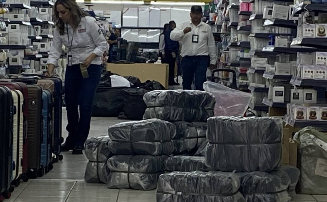 El secretario de Economía, Marcelo Ebrard, anunció la segunda "Operación Limpieza" en Sonora, en la que se aseguraron más de un millón de piezas de productos ilegales con un valor estimado de 150 millones de pesos. (12/12/24) Foto: Especial