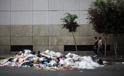 Detienen al primer ciudadano por tirar basura en el DF