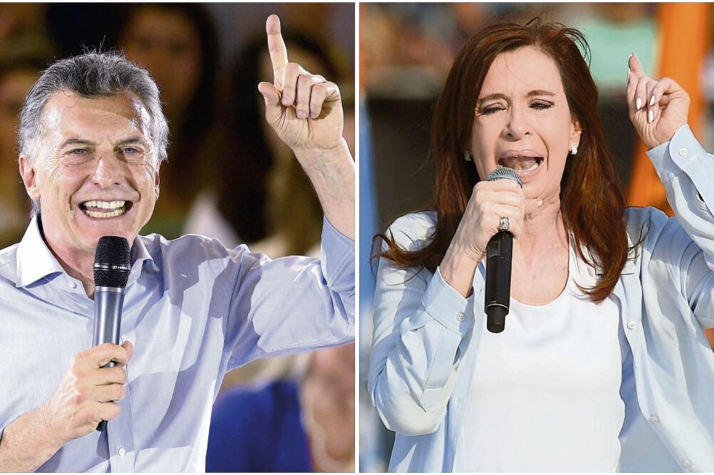 El presidente argentino, Mauricio Macri, el pasado día 17, y la ex mandataria, Cristina Fernández, el pasado día 16, en Buenos Aires (JUAN MABROMATA Y EITAN ABRAMOVICH. AFP)