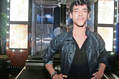 Descartan a Carlos Espejel; Cantinflas será español