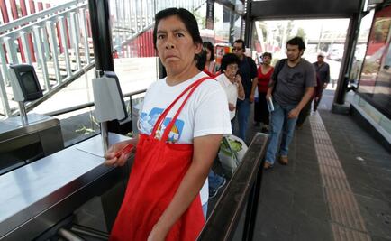Cobran en Metrobús pese a anuncio por contingencia