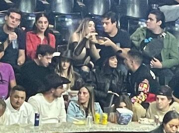 Futbolistas de Chivas son captados en palenque a pocos días de jugar el repechaje