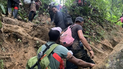 El creciente número de migrantes chinos que atraviesan la selva entre Panamá y Colombia para llegar a EU