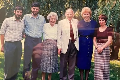 Fue adoptada, quería saber quiénes fueron sus padres y descubrió un terrible secreto