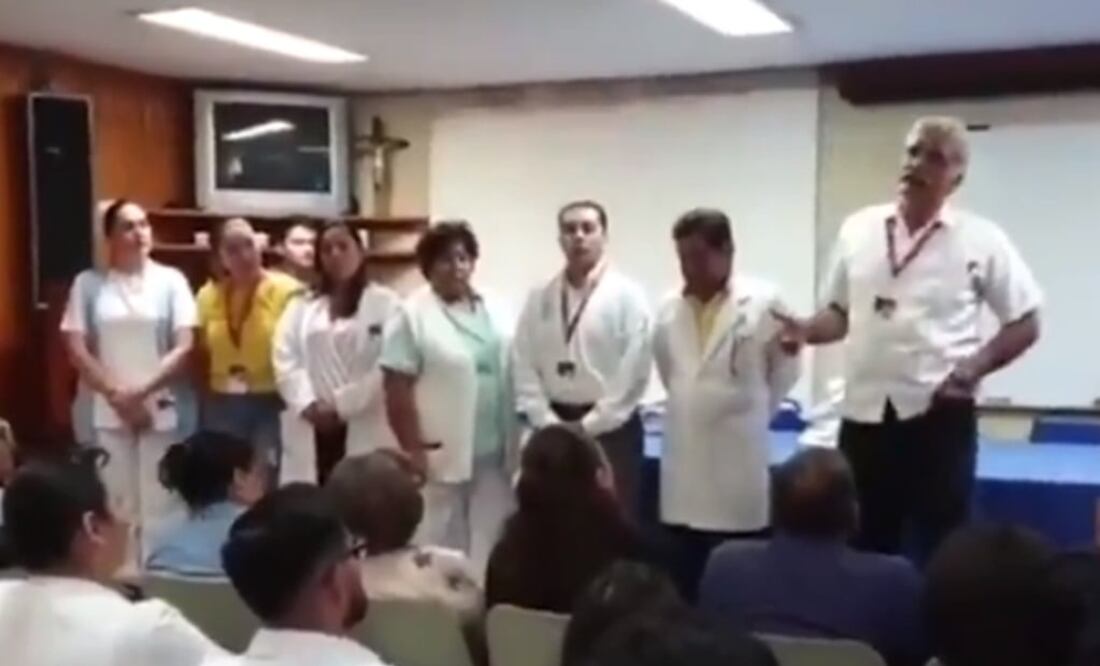 La semana pasada, el doctor Mireles llamó “pirujas” a las a las parejas de derechohabientes y este lunes se refirió a una mujer como “nalguita”. Foto: Captura de pantalla