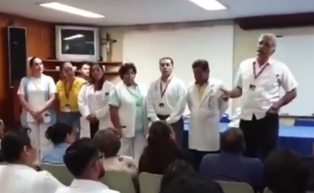 La semana pasada, el doctor Mireles llamó “pirujas” a las a las parejas de derechohabientes y este lunes se refirió a una mujer como “nalguita”. Foto: Captura de pantalla