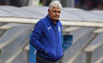 Tuca Ferretti le dedica horas extras a un futbolista del Cruz Azul