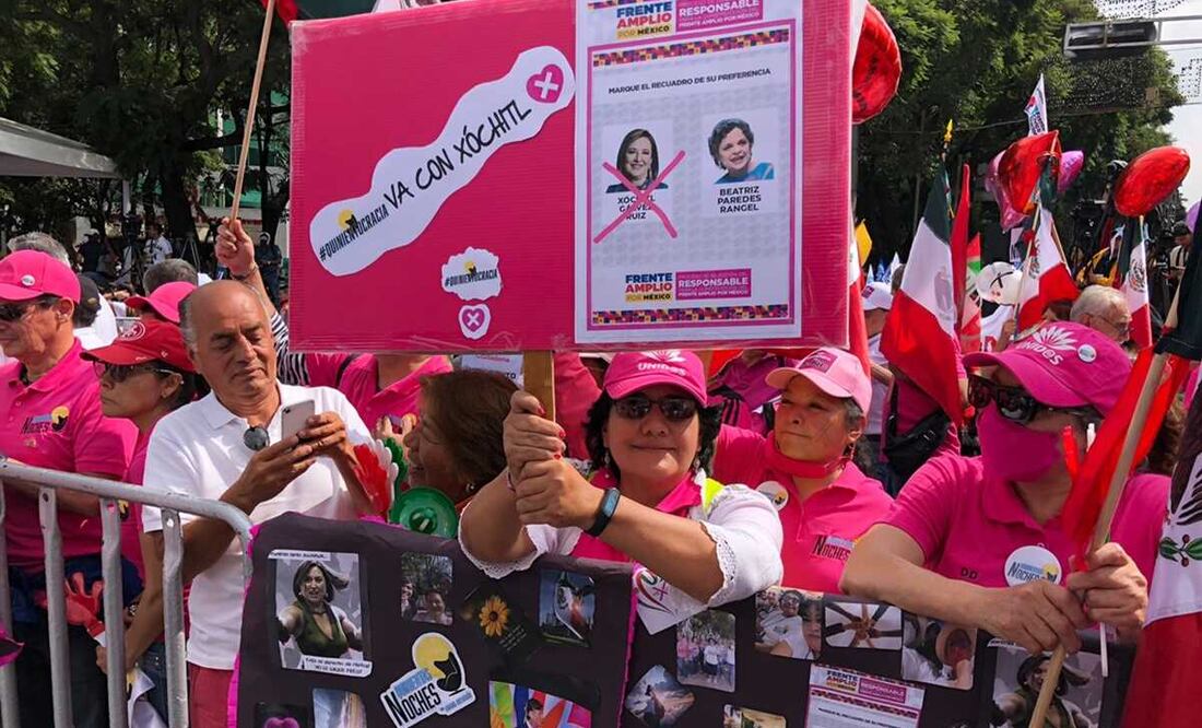 A la sociedad civil se le convocó ir vestida de rosa al acto público donde recibió su constancia como coordinadora del Frente Amplio, Xóchitl Gálvez / Foto: Diego Simón Sánchez / EL UNIVERSAL