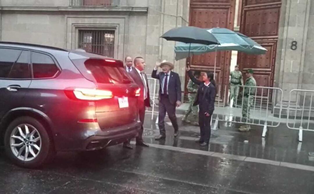 Embajador de México en Estados Unidos, Ken Salazar, saliendo de reunión con AMLO en Palacio Nacional. Foto: Especial EL UNIVERSAL