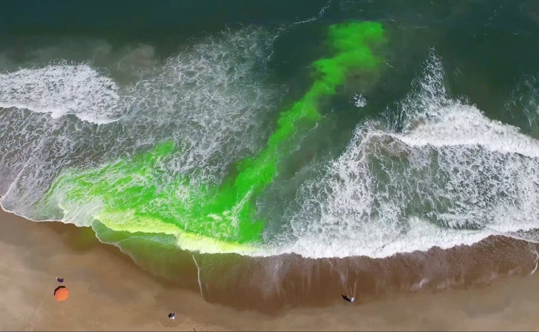 En esta imagen, el color verde fosforescente sirve para distinguir una corriente de resaca. Foto: NOAA