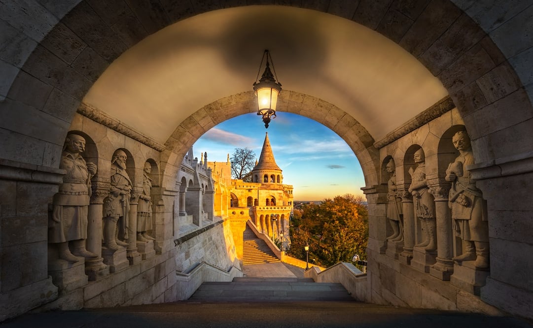 El Castillo de Buda es uno de los destinos esenciales en tu viaje en pareja a Budapest. Foto: iStock