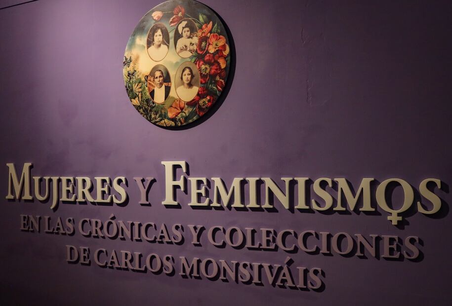 Recorrido por exposición de feminismo en la colección de Carlos Monsiváis.Fotos: Hugo Salvador/ El Universal.