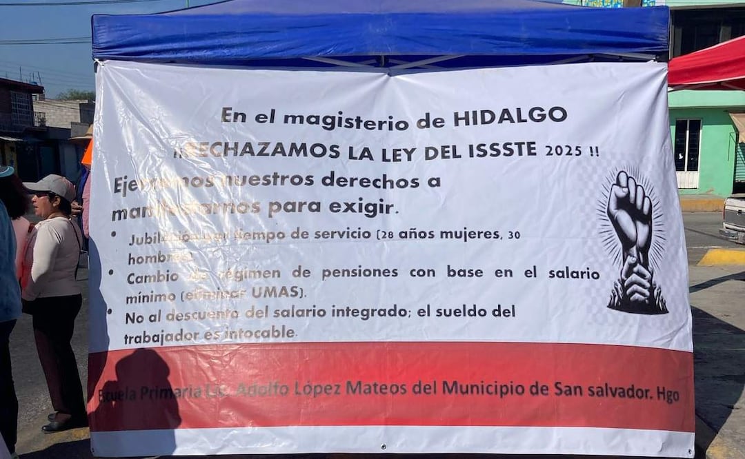 Manifestación de maestros hidalguenses en contra de la reforma a la Ley del ISSSTE (07/03/2025). Foto: Especial