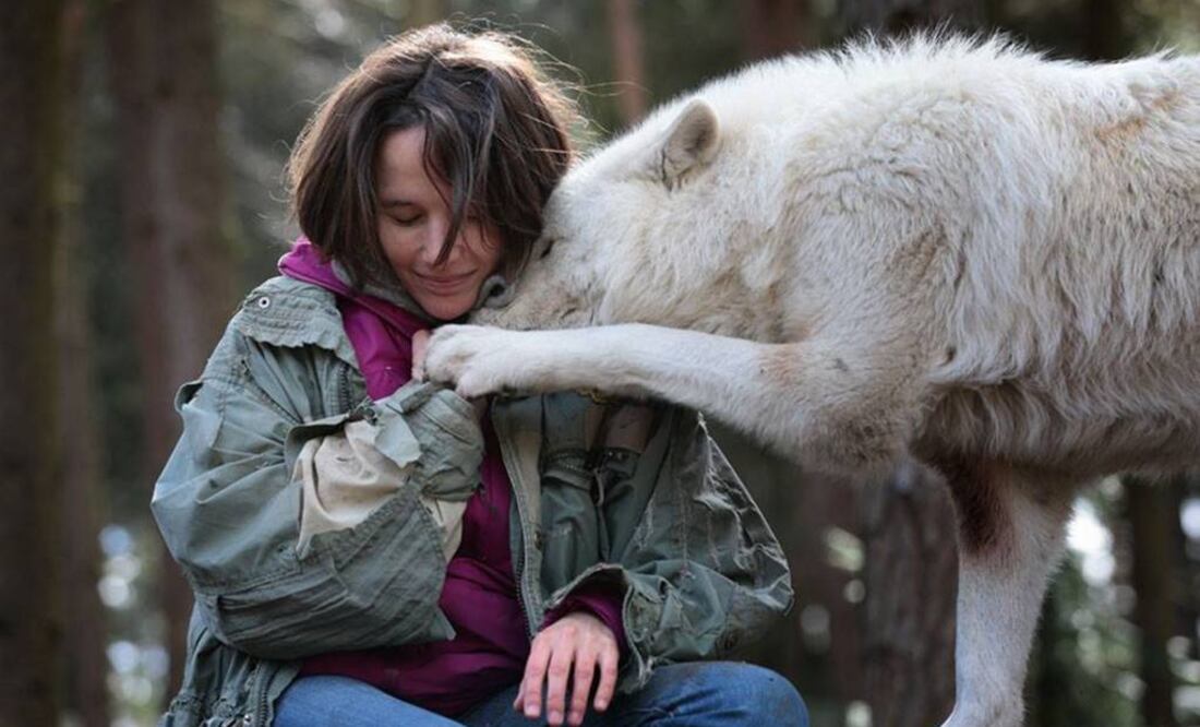 Water reúne sus dos pasiones vitales: la música y la naturaleza, que en los 90 le llevó a fundar un centro de protección de lobos, en el estado de Nueva York. FOTO: Facebook/Helene Grimaud.