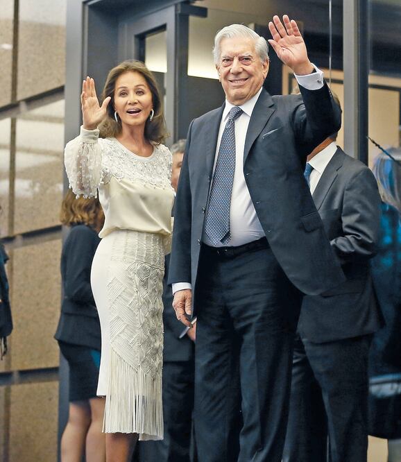 Isabel Preysler acompañó a Mario Vargas Llosa en la velada (JUANJO MARTÍN. EFE)