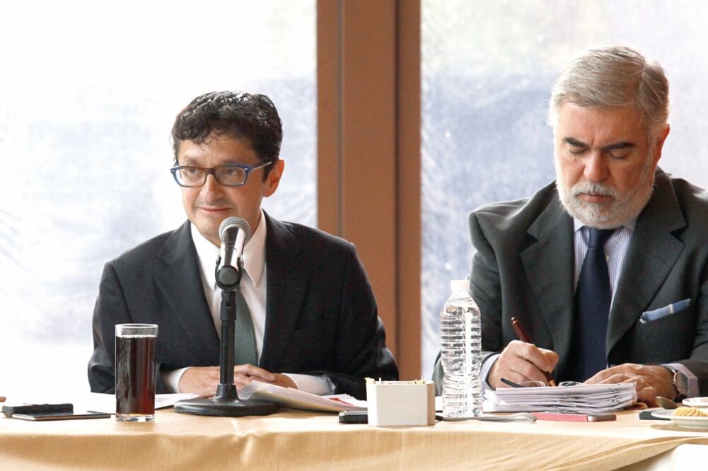 Virgilio Andrade, director de Bansefi, durante la conferencia que ofreció para precisar el destino de los recursos para damnificados por los sismos (CORTESÍA)