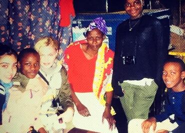 Madonna y Rocco visitan Kenia