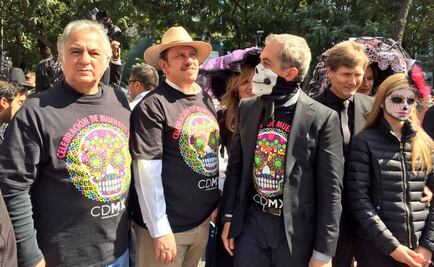 Desfilan vivos y muertos por calles de la CDMX