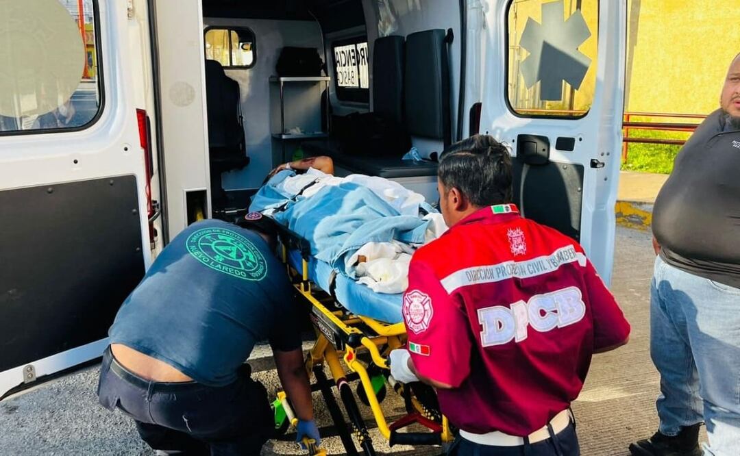 Una familia se desplazaba en una camioneta Chevrolet Tahoe, en donde iban 5 personas, 2 murieron y los otros 3 presentan heridas de bala. Foto: Especial