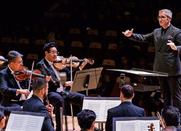 De una orquesta en gira, Divos y un director memorioso, por Lázaro Azar
