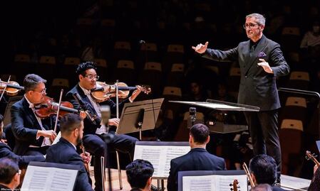 De una orquesta en gira, Divos y un director memorioso, por Lázaro Azar