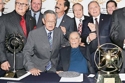 Trelles es honrado por los senadores