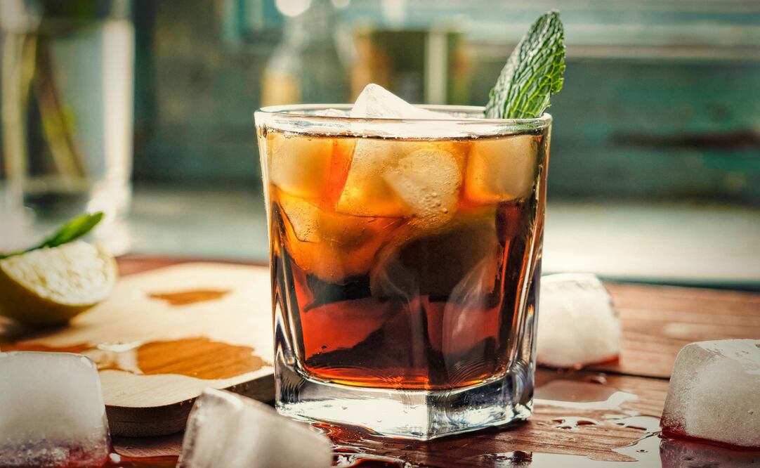 Uno de los cocteles más famosos con ron es Cuba Libre. Fotos: Istockphotos
