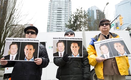 China libera a canadienses detenidos desde 2018, tras liberación de ejecutiva de Huawei