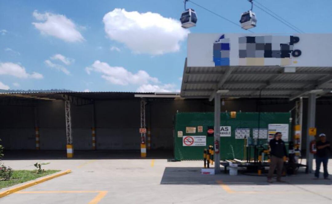 FGR asegura más de 9 mil litros de hidrocarburos en cateos en Tlalnepantla y Axapusco, Edomex. Foto: Especial