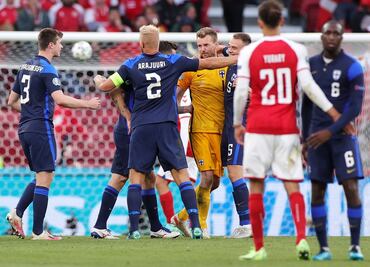 Finlandia venció a Dinamarca en partido dramático por desvanecimiento de Eriksen