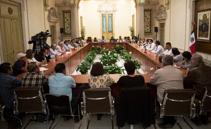 Decretan receso de 40 minutos en reunión de CNTE con Osorio