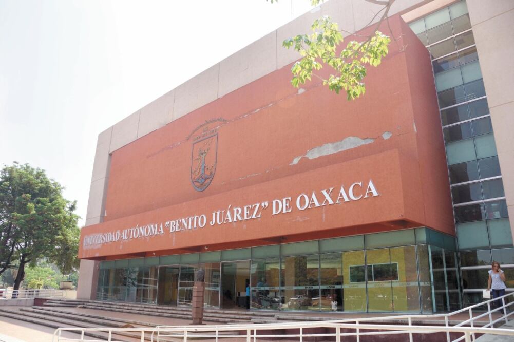 La Universidad Autónoma Benito Juárez de Oaxaca es una de las que debe implementar medidas urgentes para garantizar su operación, señala la ANUIES. Foto/ARCHIVO EL UNIVERSAL
