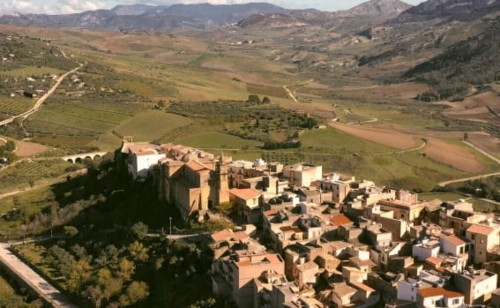 Múdate a Italia. Vive gratis y gana dinero durante un año