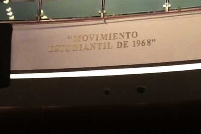 Develan placa alusiva al Movimiento Estudiantil del 68 en el Senado