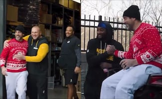 Aaron Rodgers sorprende a los linieros de los Steelers de Pittsburgh con peculiar regalo por Navidad 