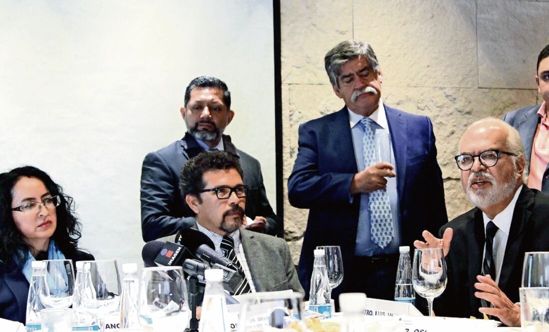 Miembros de la Academia de Ingeniería de México denunciaron que en el país no es un requisito realizar estudios de impacto integral, lo que a la larga puede ocasionar el colapso de las obras viales. (CARLOS MEJÍA. EL UNIVERSAL)