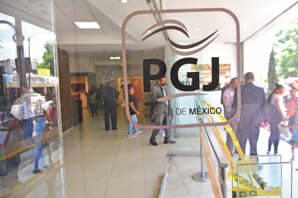 Las pruebas periciales señalan que el sujeto estaba golpeado y presentaba signos de “arrastre” así como marcas de llantas. Foto: ARCHIVO EL UNIVERSAL