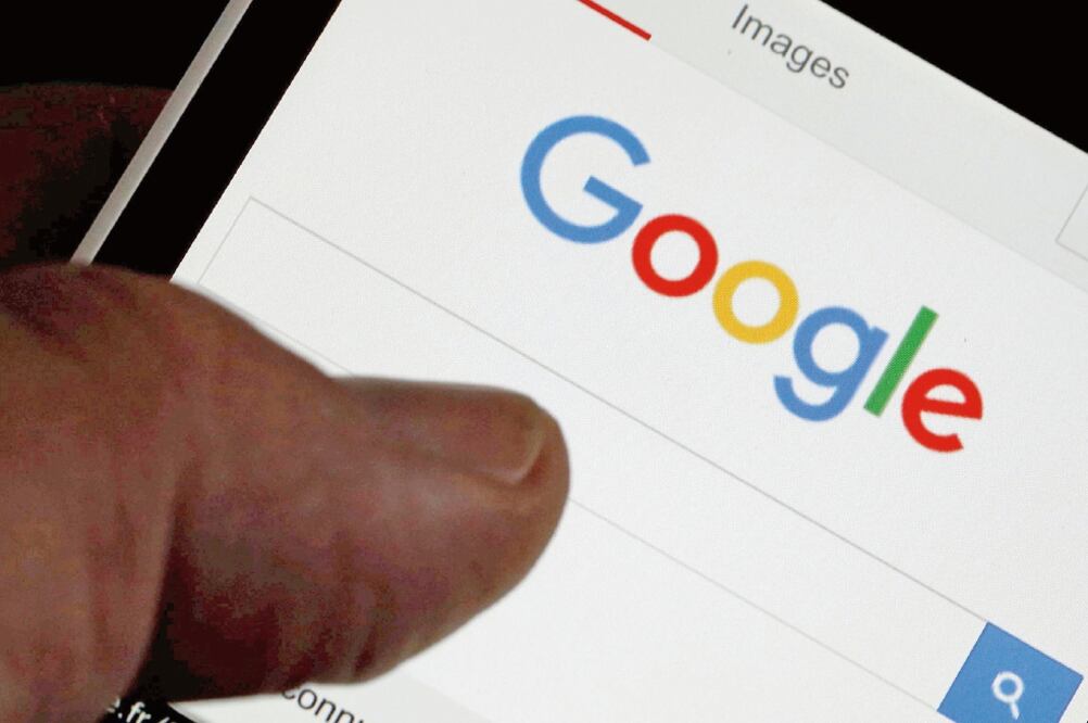 Irregularidad. La Comisión Europea encontró que Google exigió a los fabricantes a preinstalar su aplicación de búsqueda y Chrome, como condición para otorgar licencias a Play Store