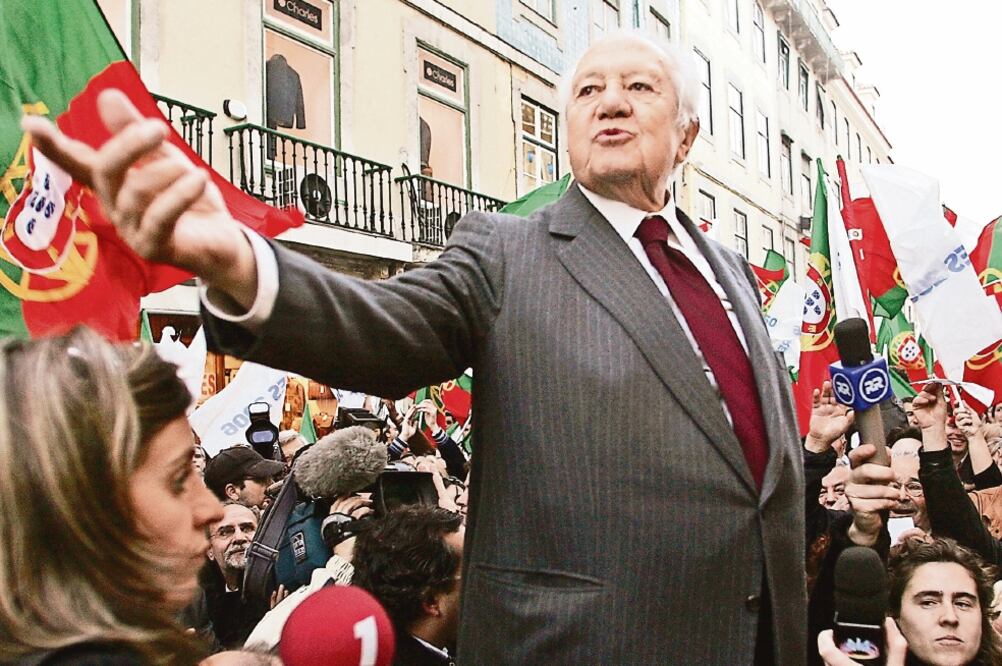 Mário Soares, en 1996. El abogado era conocido como “el rey”, por su carisma y cercanía al pueblo (ARCHIVO REUTERS)