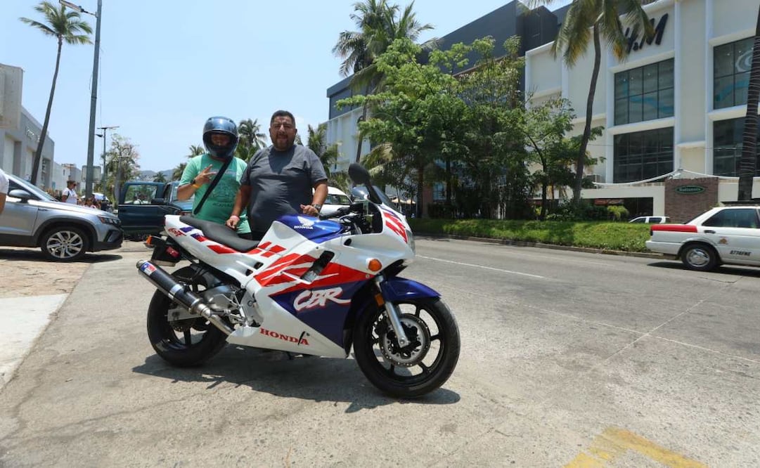 Con sólo 11 años, Emilio ya conduce una motocicleta deportiva 600 cc durante el Acamoto 2026 (17/05/2026). Foto: Especial