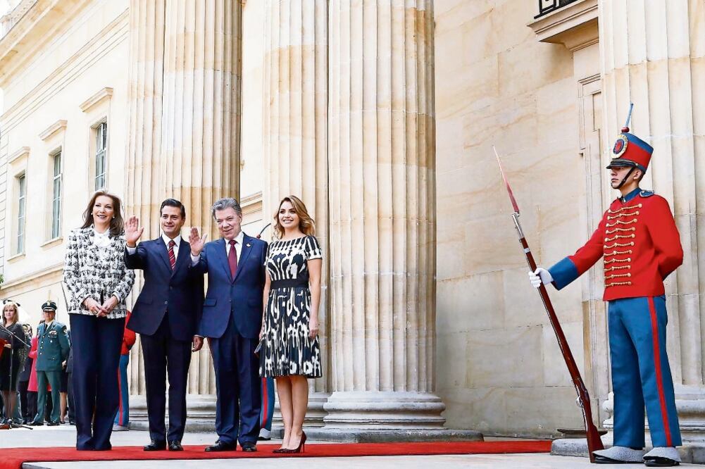 Los presidentes de México y Colombia, Enrique Peña Nieto y Juan Manuel Santos, respectivamente, aseguraron que los acuerdos firmados en la visita de Estado conllevarán a mejorar la relación bilateral en seguridad, comercio y turismo (PRESIDENCIA)