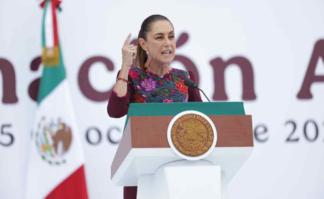 Claudia Sheinbaum, presidenta de México, en su mensaje desde el Zócalo a un año de su gobierno, el 5 de octubre de 2025 / Foto: Diego Simón. EL UNIVERSAL