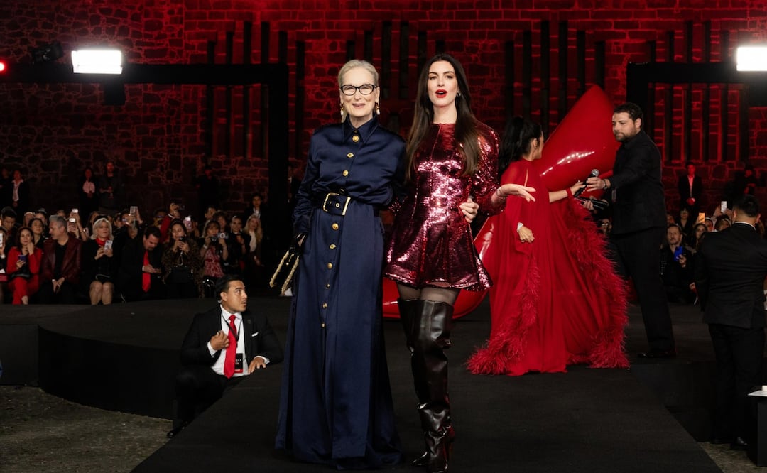 Meryl Streep y Anne Hathaway encabezaron el desfile en el Museo Anahuacalli como parte del tour global de “El Diablo Viste a la Moda 2”. Foto: Hugo Salvador / El Universal