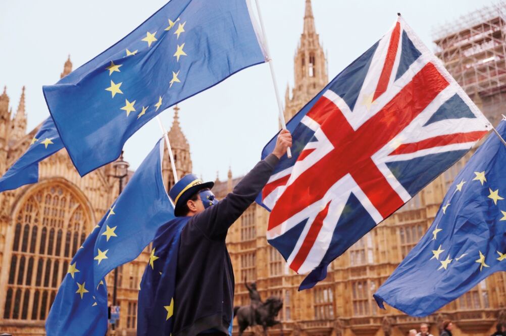 Postura. Desde el Brexit, británicos partidarios de mantenerse en la UE se han manifestado en distintas ocasiones en reclamo de un acuerdo. Foto: MATT DUNHAM. AP