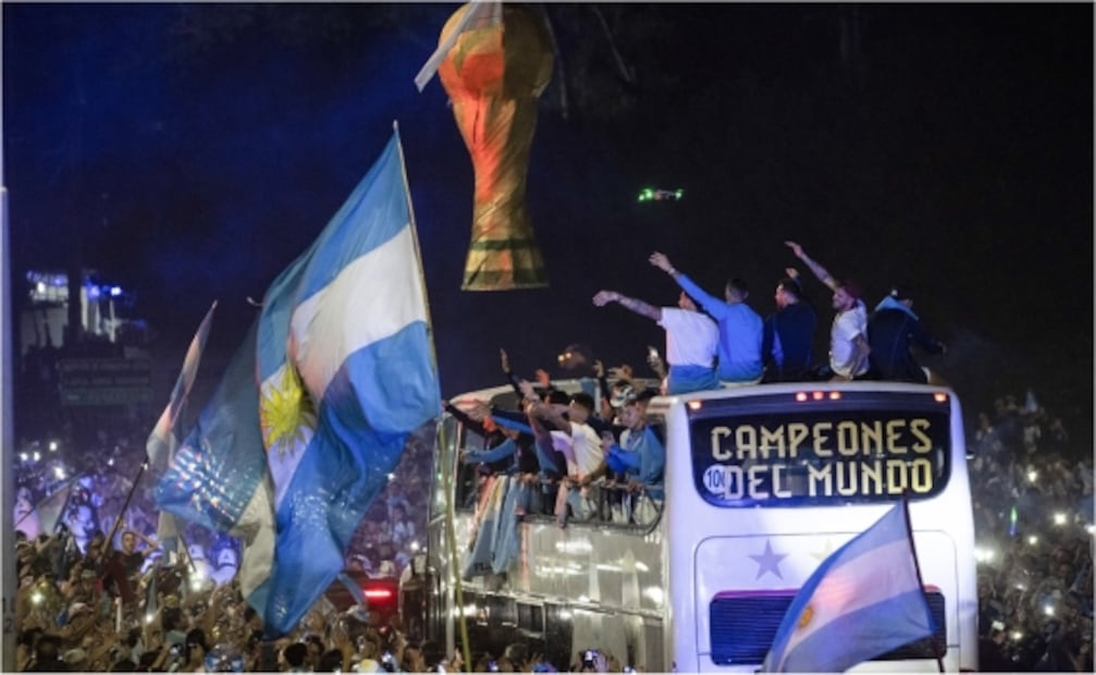 ¡Con Messi a la cabeza! Así se vivió la llegada de los campeones del mundo a Argentina