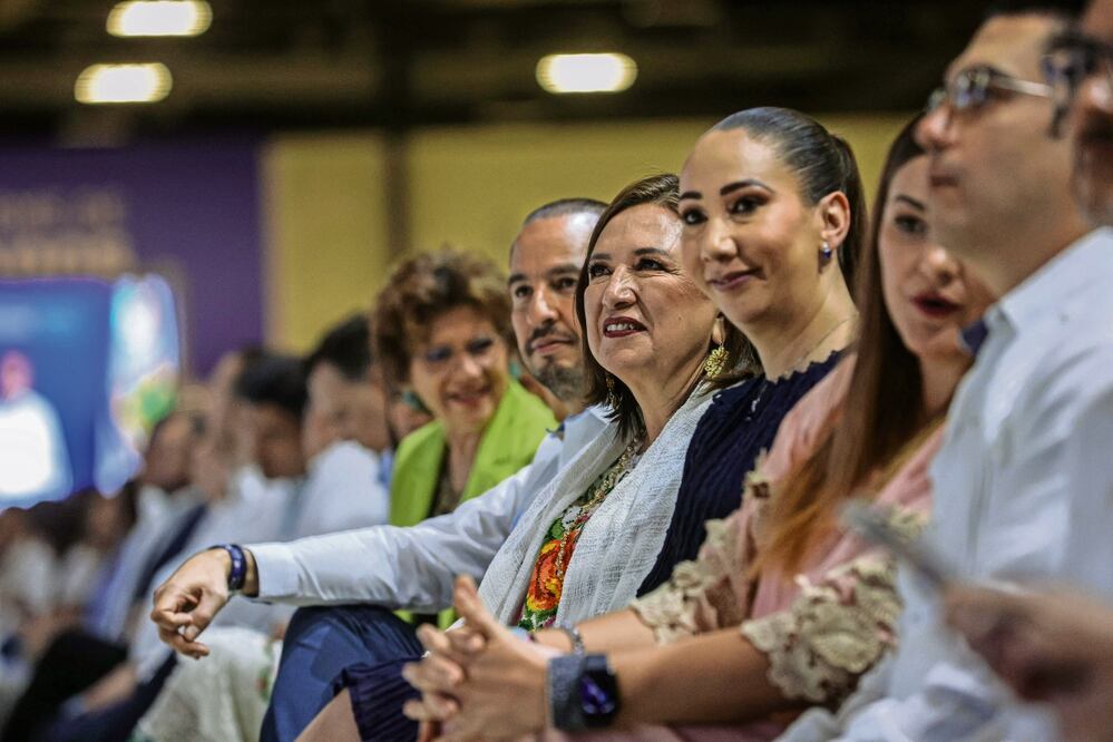 La candidata de oposición a la Presidencia de México, Xóchitl Gálvez, asistió al Quinto Informe de Gobierno de Mauricio Vila Dosal, mandatario de Yucatán. Foto: Gabriel Pano / EL UNIVERSAL
