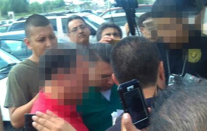 Tras recompensa, cura acusado de violación se entrega a autoridades