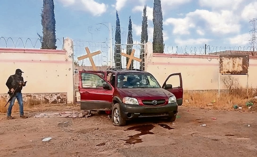Los policías acudieron a atender una denuncia sobre que criminales pretendían ocupar una escuela. Foto: Especial