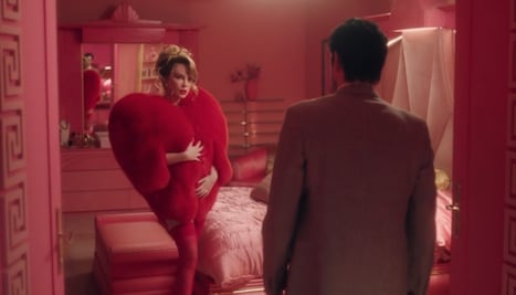 El vestuario de diseñador de Belinda que no es de “Mentiras”