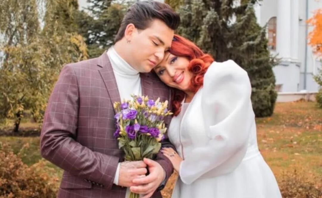 Aisylu Chizhevskaya Mingalim, una cantante reconocida de 53 años, se casó con Daniel Chizhevsky, su hijo adoptivo de 22. Foto: Facebook. Patagonia Al Mundo